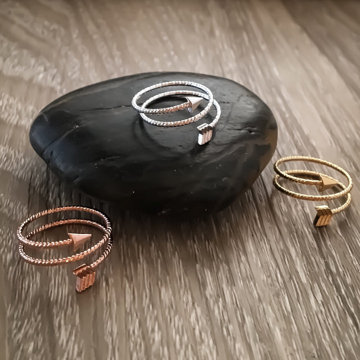 Bague flèche scintillante, Bijou flèche, Bague à superposer, Bague tendance, Bague délicate en or rose, Bijou d'amitié, Cadeau d'une meilleure amie