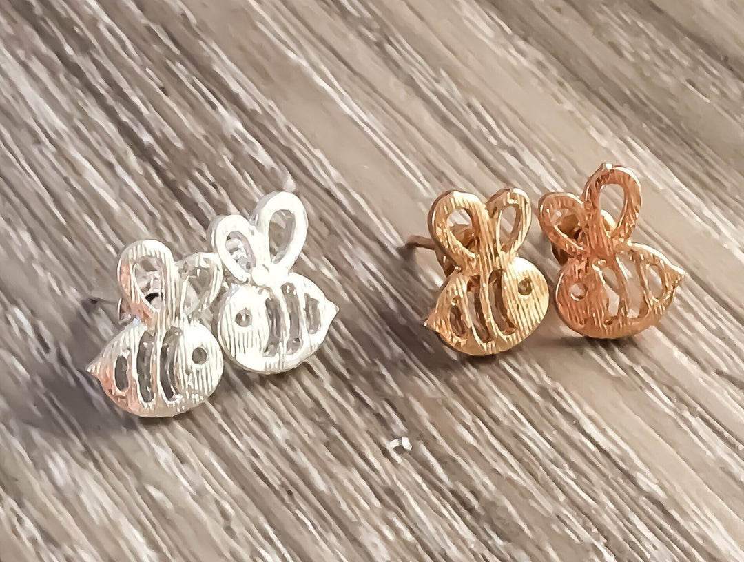 Boucles d'oreilles abeilles délicates, Boucles d'oreilles bourdon miniatures, Bijoux abeilles, Boucles d'oreilles minimalistes, Bijoux insectes, Boucles d'oreilles bohèmes, Cadeau d'anniversaire