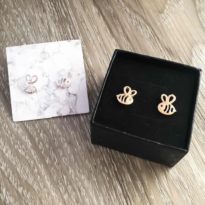 Boucles d'oreilles abeilles délicates, Boucles d'oreilles bourdon miniatures, Bijoux abeilles, Boucles d'oreilles minimalistes, Bijoux insectes, Boucles d'oreilles bohèmes, Cadeau d'anniversaire