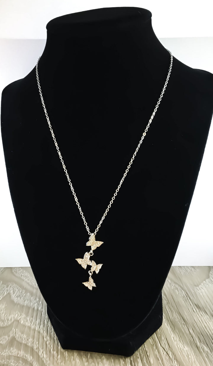Collier papillon délicat orné de strass, cadeau de nouveau départ, bijou symbole de force, petit cadeau symbolique, cadeau pour belle-fille, anniversaire