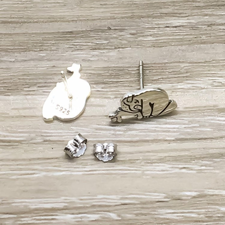 Boucles d'oreilles paresseux, petites puces d'oreilles en argent sterling, bijoux pour amoureux des animaux, boucles d'oreilles mignonnes, bijoux uniques, cadeau pour fille, cadeau pour sœur