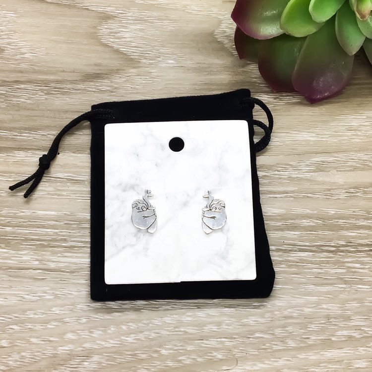 Boucles d'oreilles paresseux, petites puces d'oreilles en argent sterling, bijoux pour amoureux des animaux, boucles d'oreilles mignonnes, bijoux uniques, cadeau pour fille, cadeau pour sœur