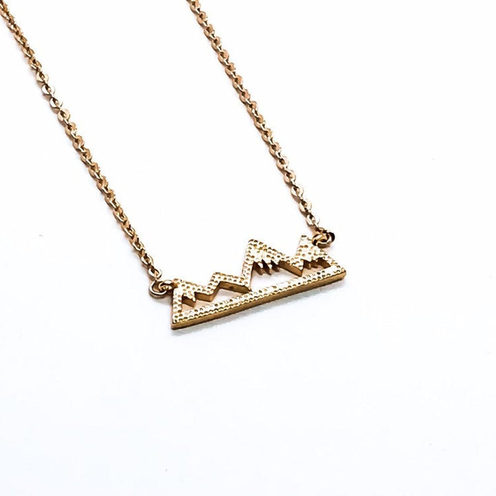 Collier Montagne d'Hiver, Pendentif Montagne Neigeuse, Cadeau pour un Nouveau Voyage, Bijou Inspirant, Collier Aventure, Cadeau pour Meilleure Amie