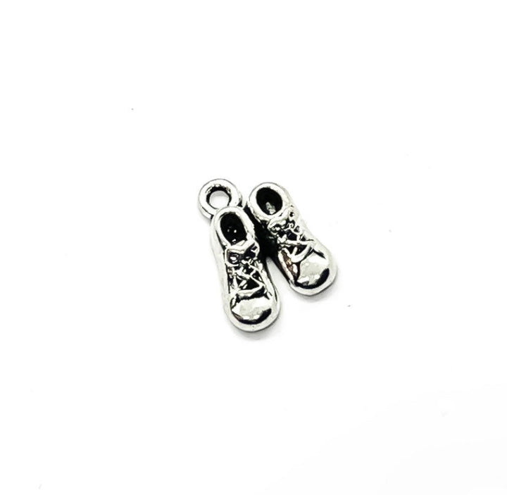 Breloque chaussons de bébé argentée (1 pièce), breloque petits chaussons de bébé, breloques individuelles, breloques pour nouveau-né, breloques pour maman, breloques pour maman, loisirs créatifs, breloques mignonnes