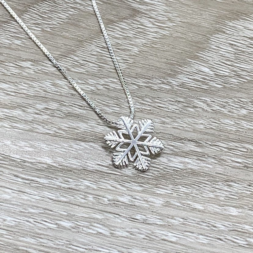 Collier Flocon de Neige, Pendentif Délicat en Argent Sterling, Bijou Flocon de Neige, Bijou de Mariage d'Hiver, Cadeau de Noël pour Elle, Cadeau des Fêtes
