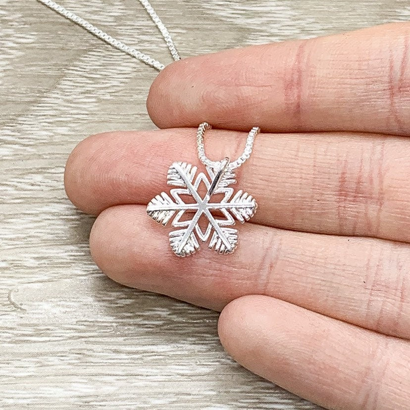 Collier Flocon de Neige, Pendentif Délicat en Argent Sterling, Bijou Flocon de Neige, Bijou de Mariage d'Hiver, Cadeau de Noël pour Elle, Cadeau des Fêtes