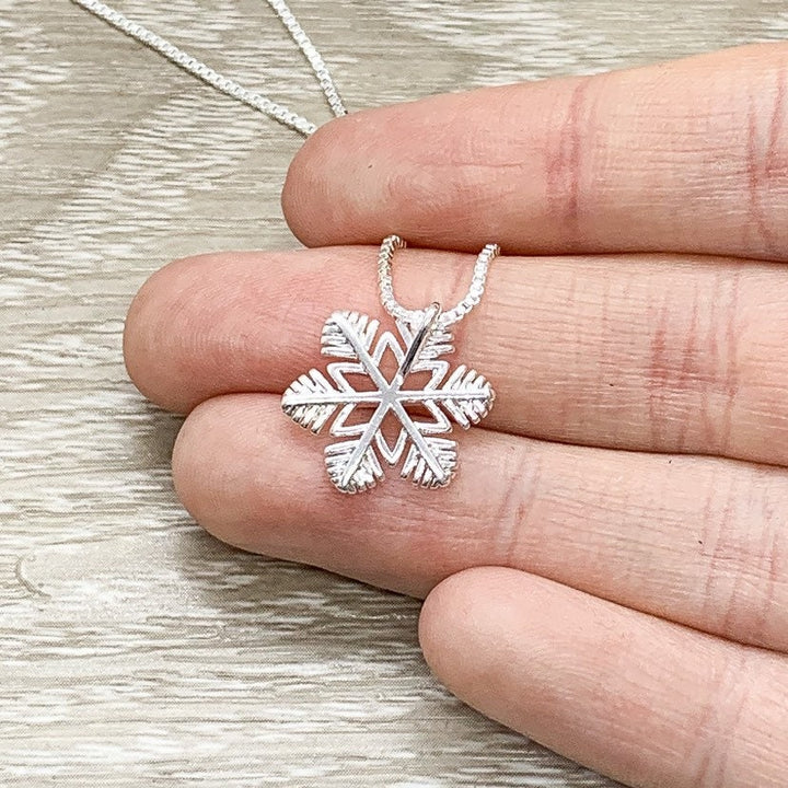 Collier Flocon de Neige, Pendentif Délicat en Argent Sterling, Bijou Flocon de Neige, Bijou de Mariage d'Hiver, Cadeau de Noël pour Elle, Cadeau des Fêtes