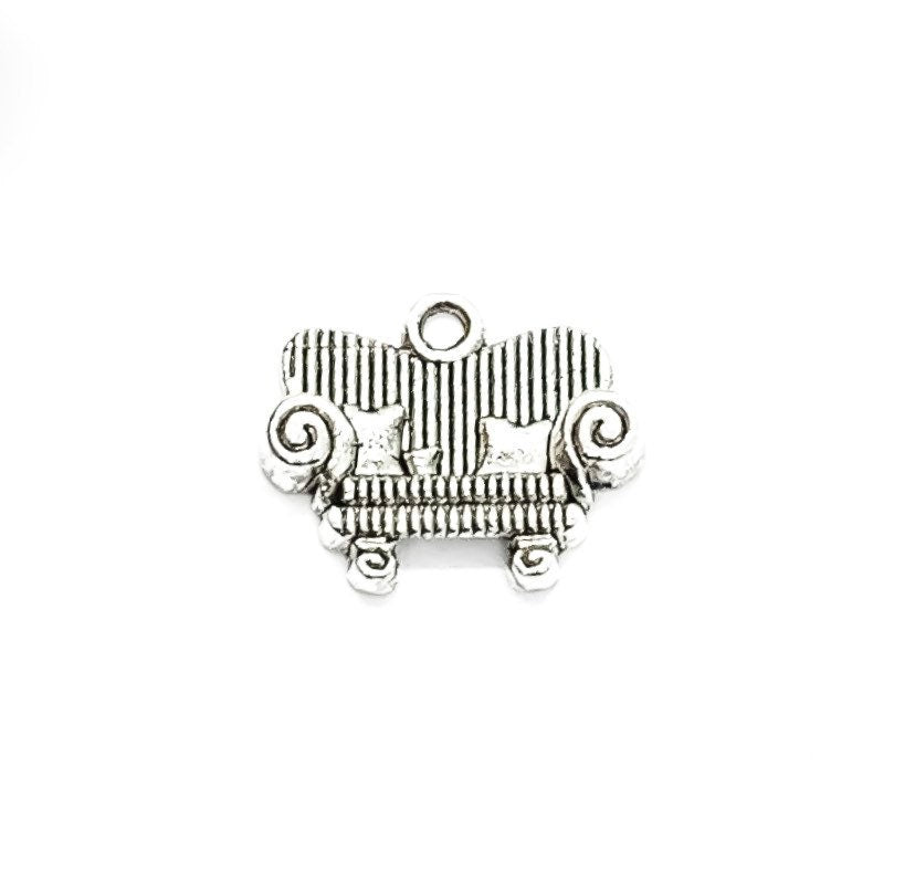 1 Petit canapé avec coussins - Breloque, Meubles, Breloques pour filles, Breloque, Mini canapé - Breloque pour ados, Breloques pour la maison, Breloque pour décoratrice d'intérieur