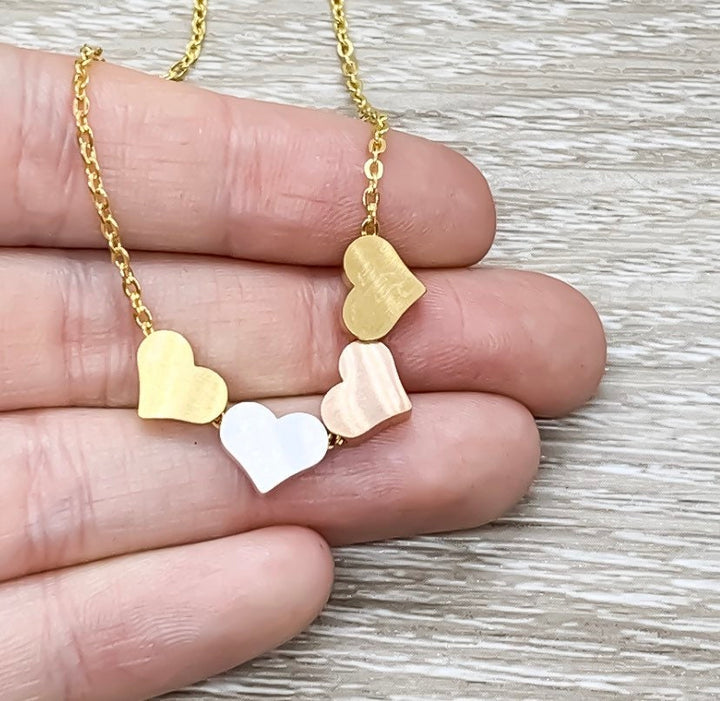 Collier 4 cœurs avec carte personnalisée, cadeau pour grand-mère de quatre enfants, cadeau des petites-filles, un cadeau intergénérationnel