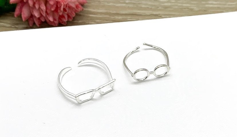 Bague lunettes argentée, bague lunettes, bague geek, bague tendance, bague lunettes délicate, bague ajustable, bagues mignonnes, cadeau pour amoureux des livres