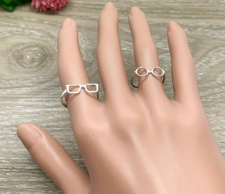 Bague lunettes argentée, bague lunettes, bague geek, bague tendance, bague lunettes délicate, bague ajustable, bagues mignonnes, cadeau pour amoureux des livres