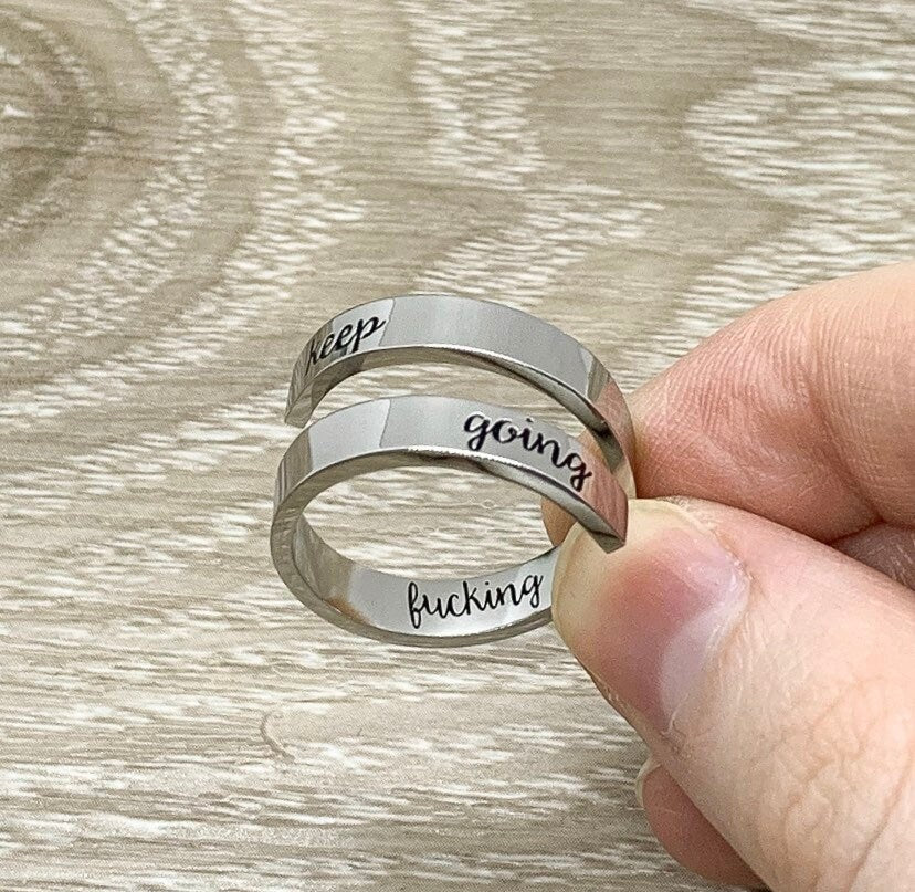 Bague « Keep Going », Bijou inspirant, Bague pour femme mûre, Bijou d'amitié, Bague midi, Gravure laser épaisse, Bague tendance, Cadeau pour une amie