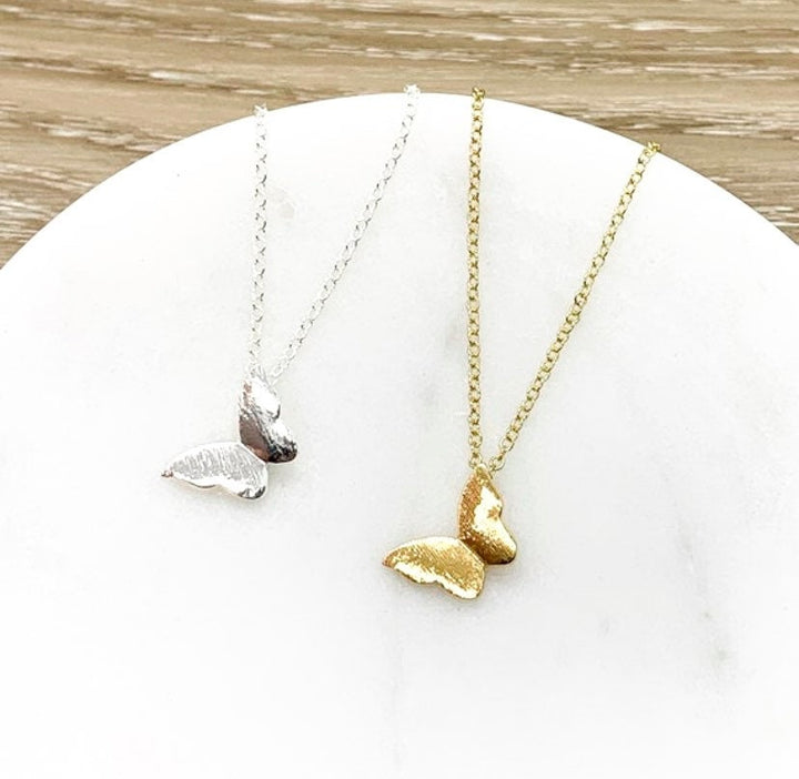 Collier papillon avec carte inspirante, bijou délicat, cadeau symbolique de force pour elle, petit pendentif papillon, collier d'amitié