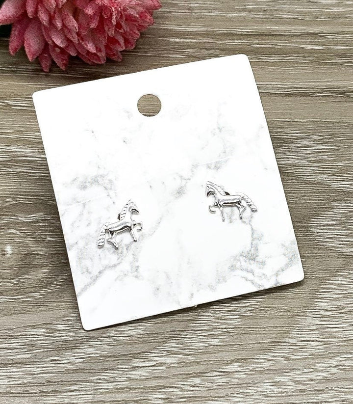 Boucles d'oreilles puces en forme de petit cheval, boucles d'oreilles poney, bijoux en argent sterling, bijoux pour amoureux des animaux, jolies boucles d'oreilles cheval, cadeau pour petite fille