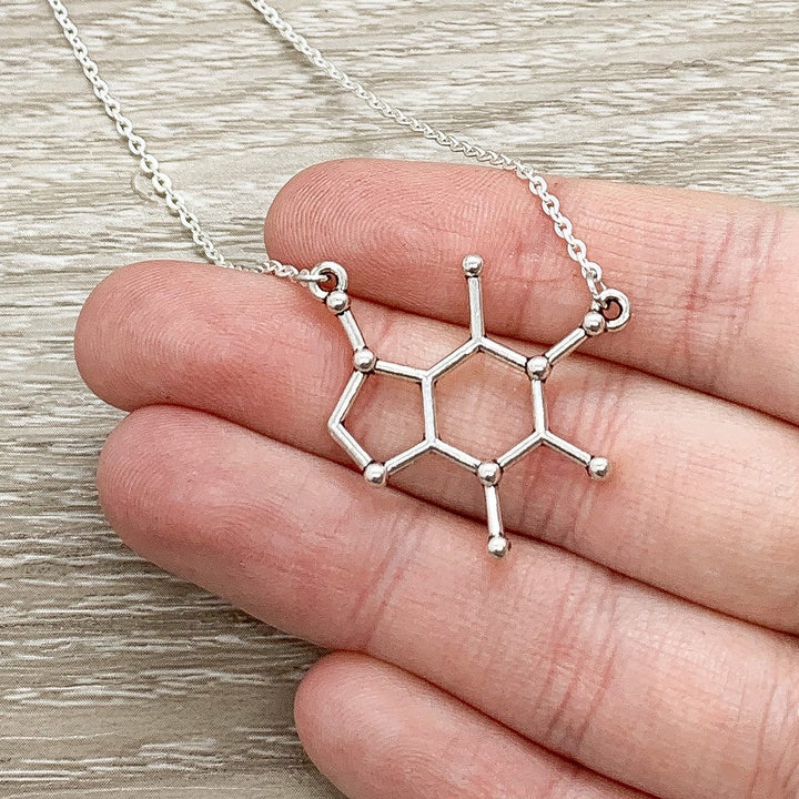 Collier Molécule de Caféine, Alimenté par la Caféine, Cadeau Accro à la Caféine, Bijou Moléculaire, Cadeau Café, Bijou Café, Cadeau de Maman