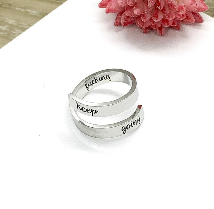 Bague « Keep Going », Bijou inspirant, Bague pour femme mûre, Bijou d'amitié, Bague midi, Gravure laser épaisse, Bague tendance, Cadeau pour une amie