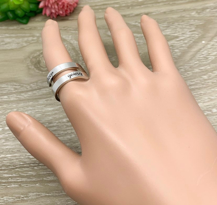 Bague « Keep Going », Bijou inspirant, Bague pour femme mûre, Bijou d'amitié, Bague midi, Gravure laser épaisse, Bague tendance, Cadeau pour une amie