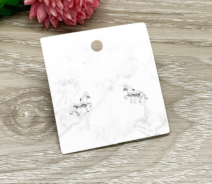 Boucles d'oreilles puces en forme de petit cheval, boucles d'oreilles poney, bijoux en argent sterling, bijoux pour amoureux des animaux, jolies boucles d'oreilles cheval, cadeau pour petite fille
