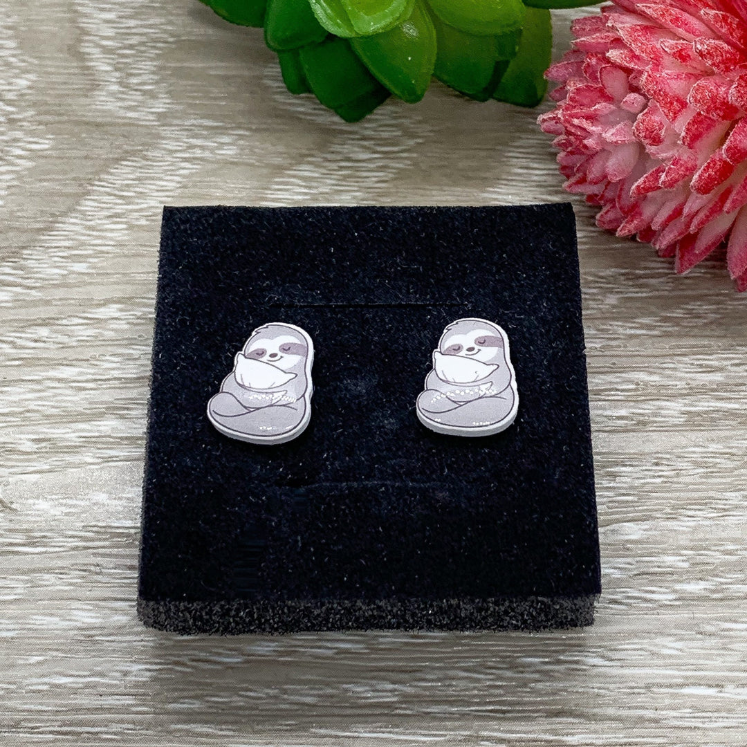 Boucles d'oreilles paresseux, petites boucles d'oreilles à clous en plastique rétractable, bijoux pour amoureux des animaux, boucles d'oreilles mignonnes, bijoux uniques, cadeau pour fille, cadeau pour sœur