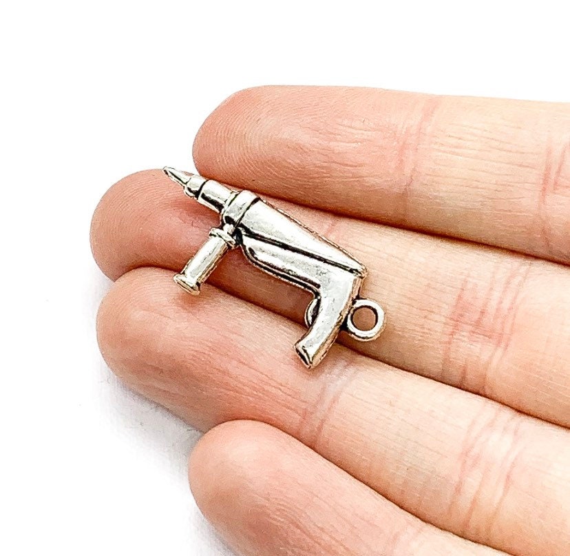 1 breloque pistolet à clous miniature, breloque outil électrique, breloque bricoleur, cadeau pour charpentier, breloque outils, breloque construction, cadeau pour lui