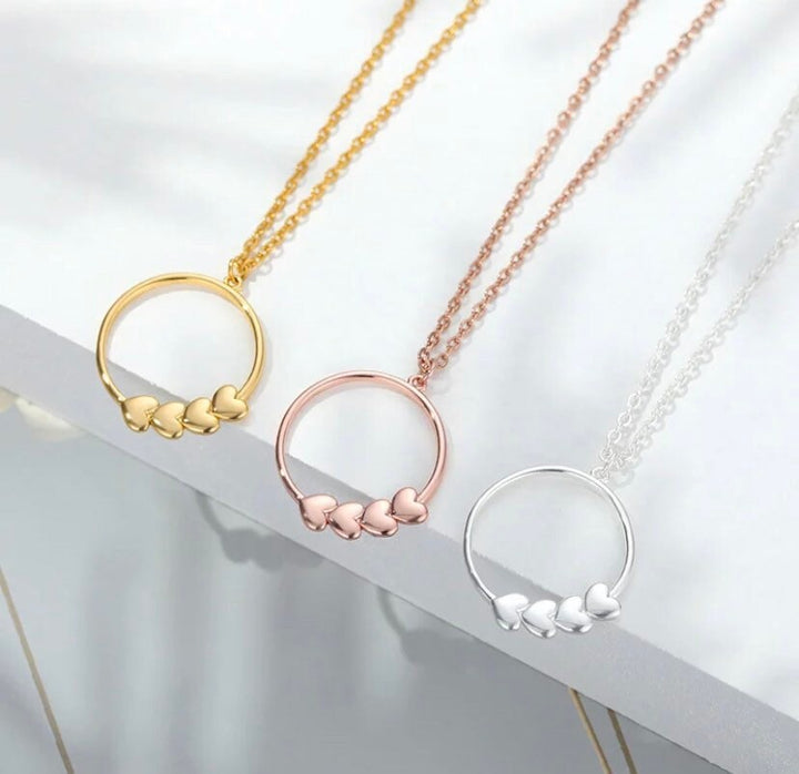 Collier 3 Cœurs, Pendentif Cercle avec Cœurs, Bijou Grand-mère, Collier Maman de Garçons, Collier Maman, Bijou de Maternité, Cadeau d'Anniversaire Maman