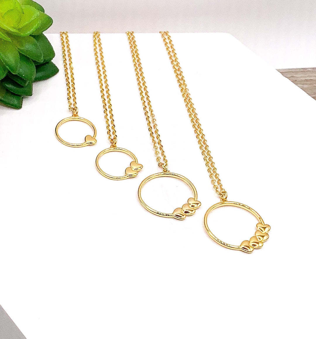 Collier 3 Cœurs, Pendentif Cercle avec Cœurs, Bijou Grand-mère, Collier Maman de Garçons, Collier Maman, Bijou de Maternité, Cadeau d'Anniversaire Maman