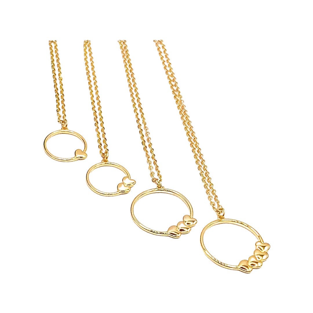 Collier 3 Cœurs, Pendentif Cercle avec Cœurs, Bijou Grand-mère, Collier Maman de Garçons, Collier Maman, Bijou de Maternité, Cadeau d'Anniversaire Maman