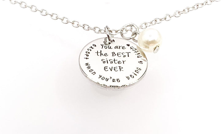 Collier « Meilleure sœur du monde », citation humoristique, collier avec pendentif sœur, cadeau amusant pour sœur, bijoux pour deux sœurs, cadeau de Noël pour sœur