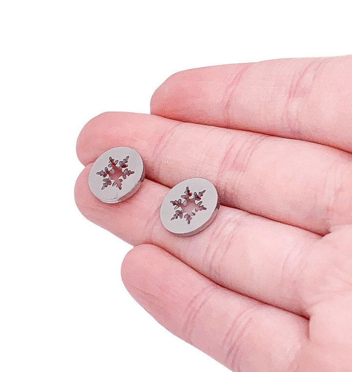 Boucles d'oreilles flocons de neige, Boucles d'oreilles puces neige, Bijoux d'hiver, Cadeau de Noël pour elle, Paysage d'hiver féérique, Petit cadeau mignon, Cadeau Père Noël secret