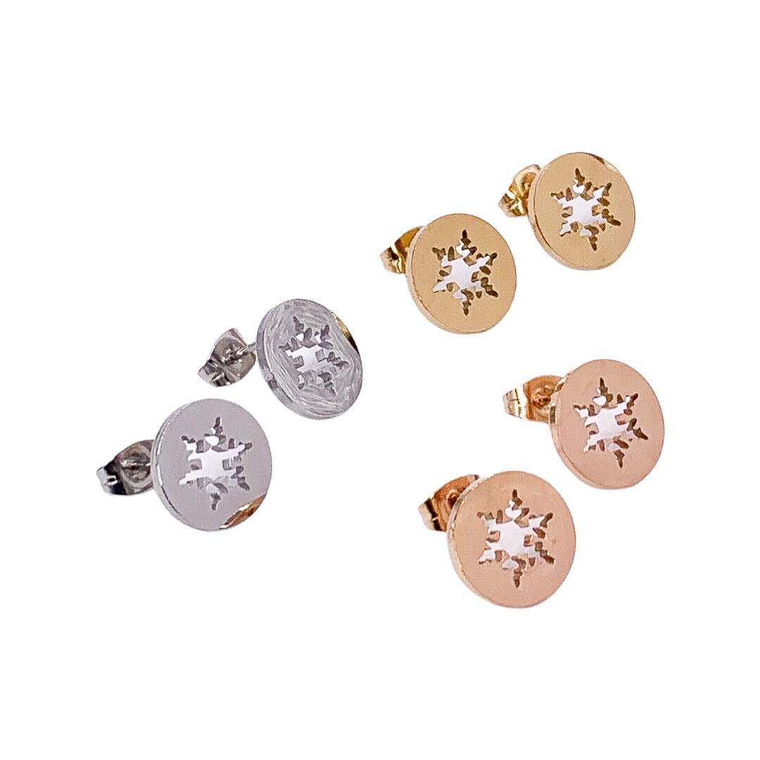 Boucles d'oreilles flocons de neige, Boucles d'oreilles puces neige, Bijoux d'hiver, Cadeau de Noël pour elle, Paysage d'hiver féérique, Petit cadeau mignon, Cadeau Père Noël secret