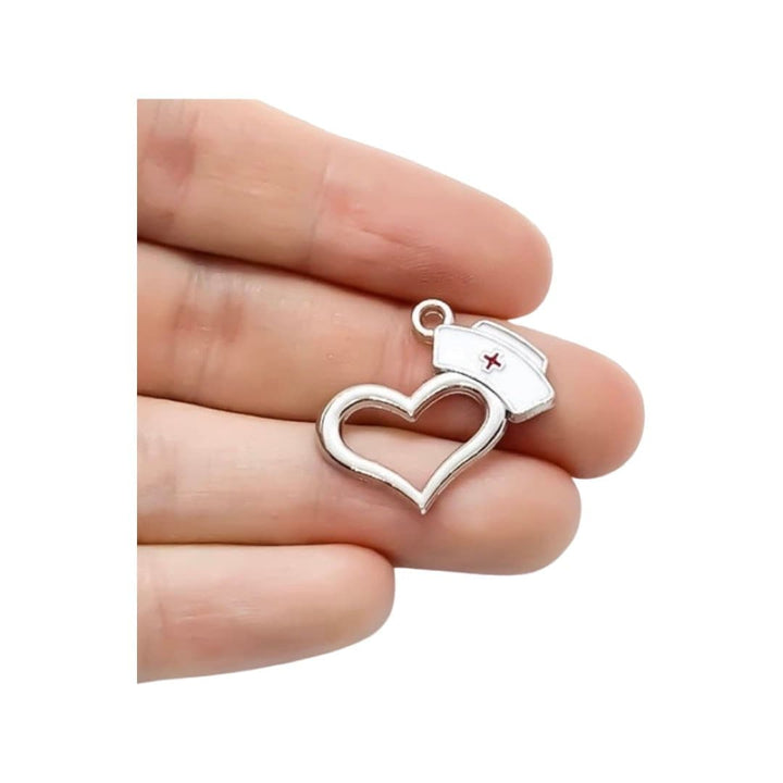 1 Breloque Cœur avec Coiffe d'Infirmière, Breloques Individuelles, Breloques Médicales, Breloque Infirmière, Breloques Coiffe d'Infirmière, Breloques Étudiante en Soins Infirmiers, Apprêts pour Bijoux