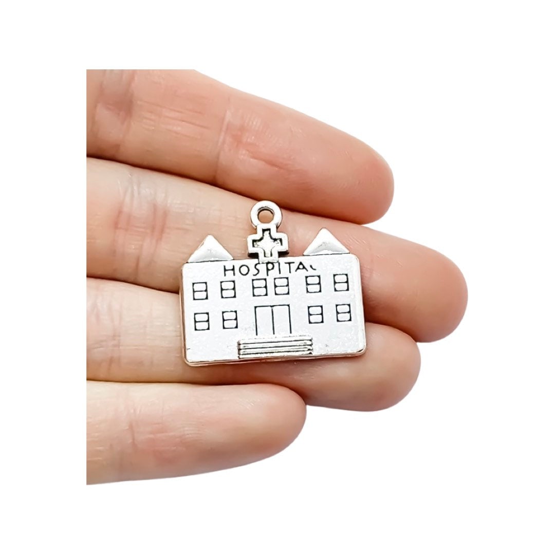 1 Breloque Hôpital, Breloques individuelles, Breloques Médicales, Breloque Infirmière, Breloques Médecin, Cadeau pour Personnel Hospitalier, Breloques Bâtiment, Apprêts de Bijoux