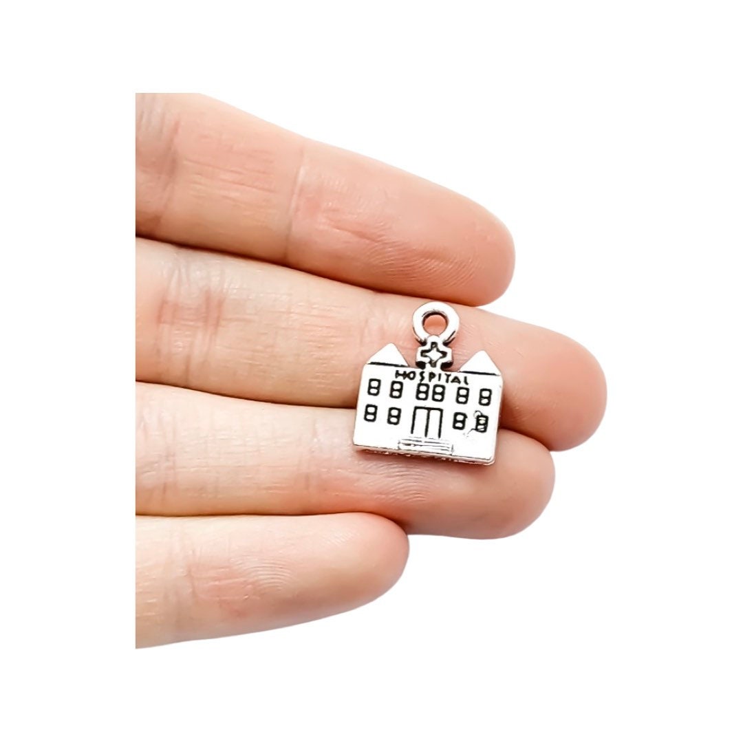 1 Breloque Hôpital, Breloques individuelles, Breloques Médicales, Breloque Infirmière, Breloques Médecin, Cadeau pour Personnel Hospitalier, Breloques Bâtiment, Apprêts de Bijoux