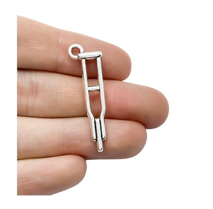 Breloque béquille, Breloques individuelles, Breloques médicales, Breloque infirmière, Breloques médecin, Breloque os cassé, Prompt rétablissement, Apprêts pour bijoux