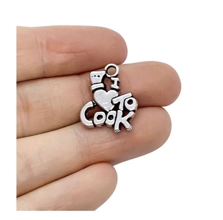 1 Breloque « J'adore cuisiner », Breloques individuelles, Petites breloques cuisine, Breloques pâtisserie, Breloques boulanger, Breloques cuisine, Breloques cuisinier, Bijoux de chef, DIY