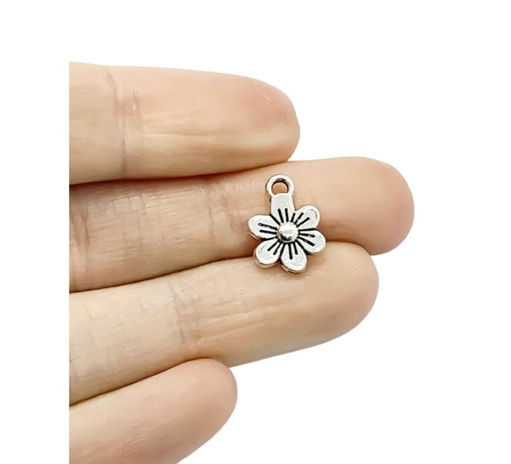1 breloque petite fleur, breloques de jardinage, cadeau pour jardinier, breloques de jardin, breloques florales, breloque paysage, breloques d'arrière-cour, breloques printanières