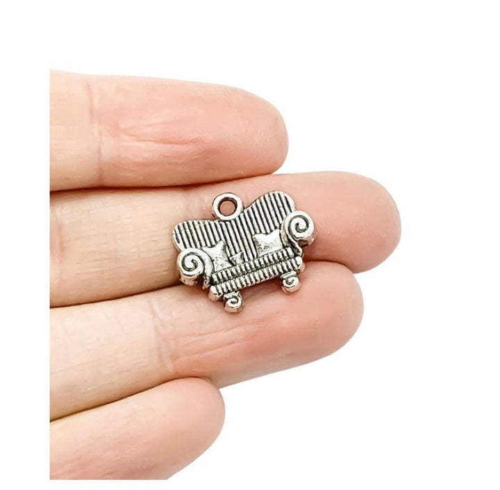 1 Petit canapé avec coussins - Breloque, Meubles, Breloques pour filles, Breloque, Mini canapé - Breloque pour ados, Breloques pour la maison, Breloque pour décoratrice d'intérieur