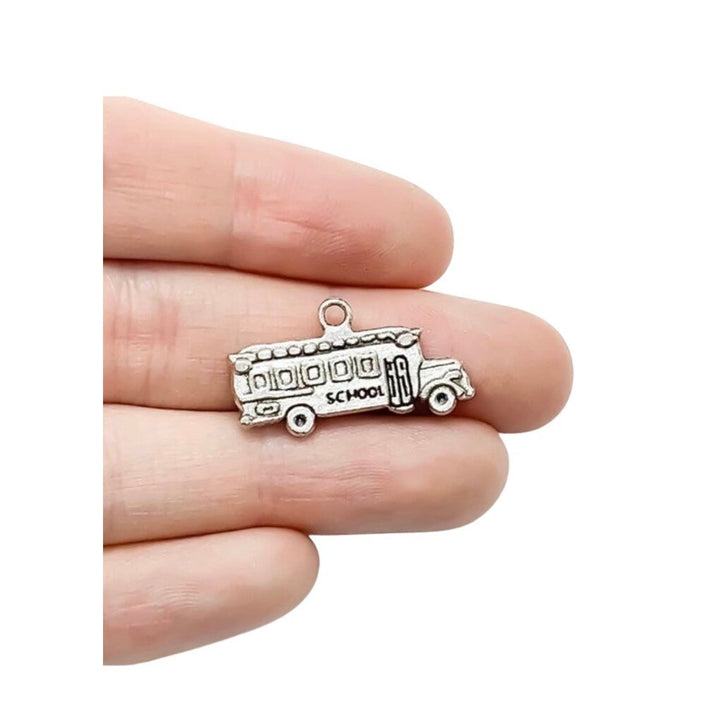 Breloque bus scolaire, Breloques individuelles, Petites breloques bus, Breloques scolaires, Breloques chauffeur de bus, Cadeau pour chauffeur de bus, Bijou bus, Breloques éducation
