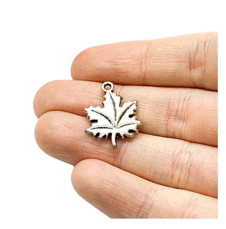 Breloque feuille d'érable, breloque Canada, breloques individuelles, breloques d'automne, breloque patriotique, breloques automnales, breloques de la fête du Canada, apprêts pour bijoux