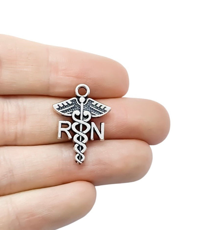 Breloque Caducée RN en argent, Breloque individuelle, Breloque infirmière diplômée, Breloque symbole médical, Breloques soins infirmiers, Breloques biologie, Breloques médicales