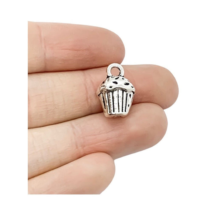 Breloque Mini Muffin, Breloque Miniature Cupcake, Breloque Individuelle, Breloques Pâtisserie, Bijoux Pâtissier, Breloques Muffin, Breloques Cuisine, Pâtisseries