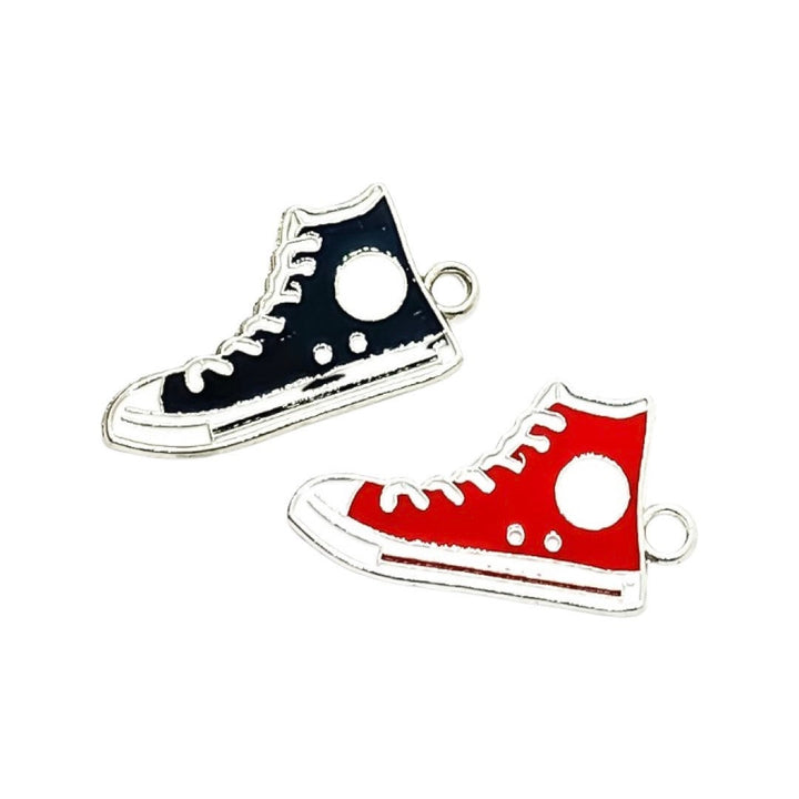 Breloque chaussure de basket argentée, breloque sportive, breloque basket rouge, breloque joueur de basket, breloque personnalisée, breloque sport, cadeau pour entraîneur d'équipe