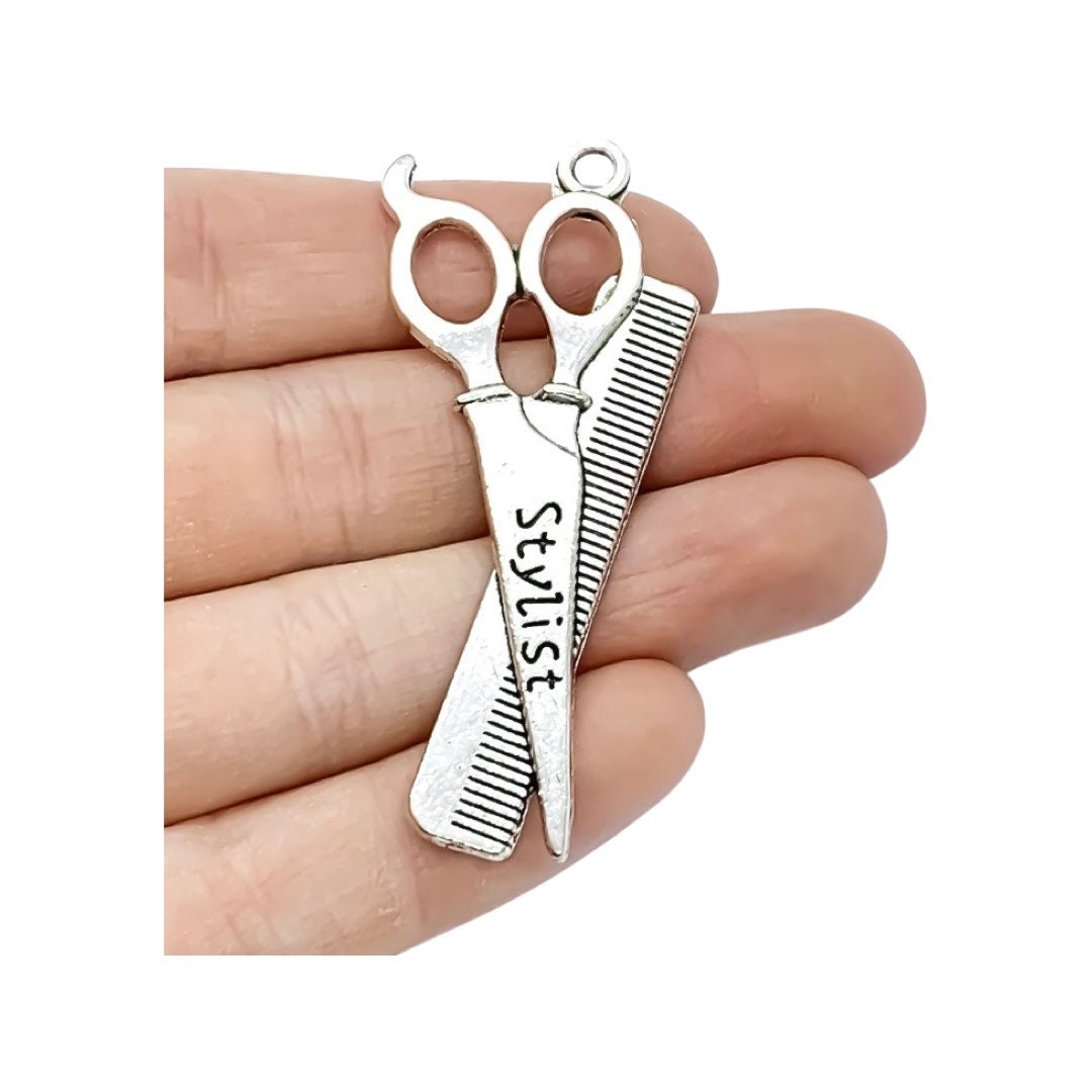 1 Breloque Styliste, Breloques Salon, Breloque Individuelle, Breloques Ciseaux et Peigne, Cadeau Coiffeuse, Breloque Girlie, Breloque Adolescente, Bijou de Cheveux