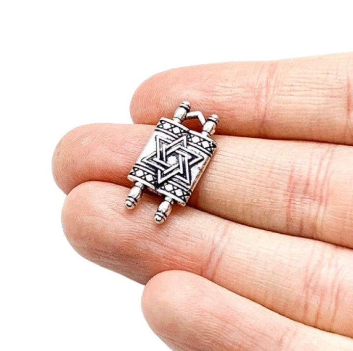 1 petit pendentif Torah, pendentif pour fête juive, pendentif étoile de David argenté, pendentif Hanoukka, cadeau de Bat Mitzvah, pendentif biblique, cadeau religieux