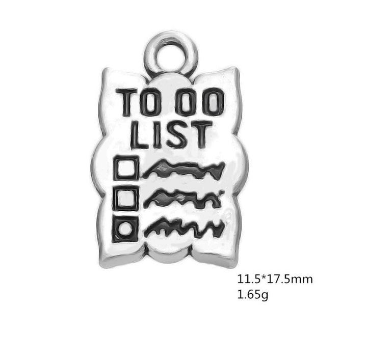 1 petit pendentif liste de choses à faire, pendentifs individuels, pendentifs de bureau, cadeau pour agenda, cadeau pour organisateur, cadeau pour travailleur indépendant, bijou à faire soi-même
