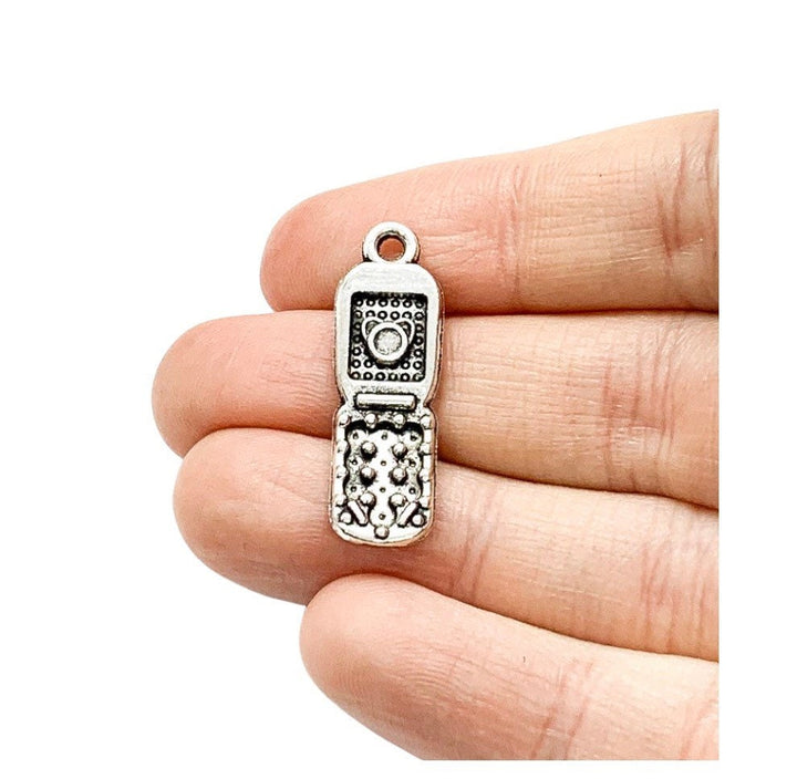 1 mini breloque téléphone portable, breloques geek, breloques technologie, breloques communication, breloque petit téléphone, apprêts pour bijoux, bijoux à faire soi-même