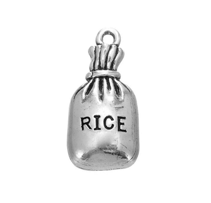 Breloque « Petit sachet de riz », breloques individuelles, breloques sur le thème de la nourriture, breloques sur le thème des ingrédients, breloques sur le thème de la cuisine, breloque « accompagnement », bijoux à faire soi-même