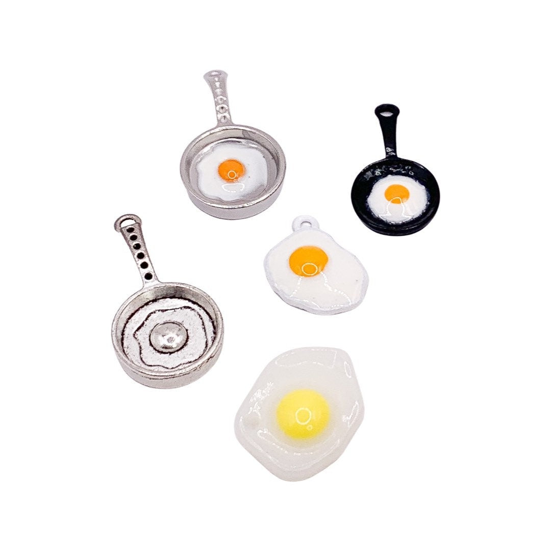 Breloque œuf au plat, Breloques œufs, Cadeau pour les amateurs d'œufs, Breloques petit-déjeuner, Breloque cuisine, Breloque poêle à frire, Accessoires pour bijoux à faire soi-même