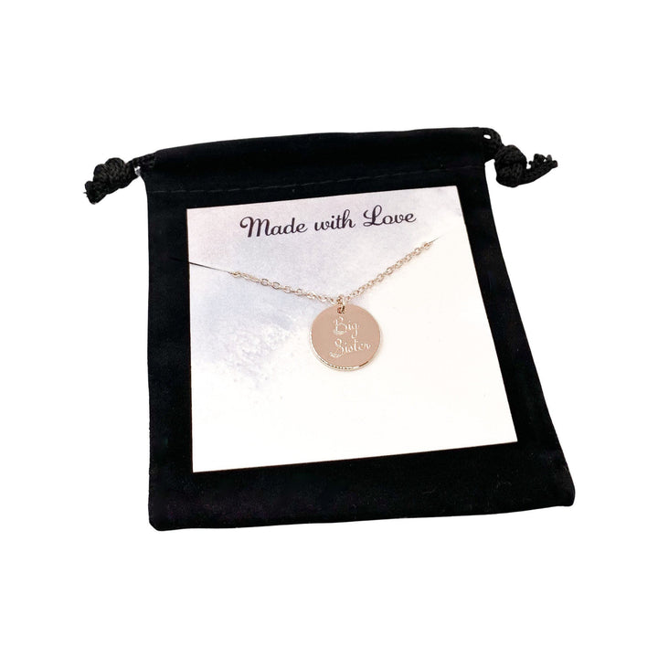 Collier Grande Sœur, Bijou Minimaliste, Cadeau de la Petite Sœur, Cadeau pour Sœur, Collier Symbolique pour Sœur, Pendentif Gravé en Cursive Simple