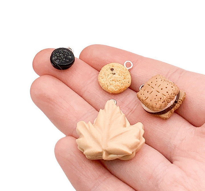 Breloques miniatures sur le thème de la nourriture, bijoux gourmands, sushis, poutine, bacon, brocolis, hot-dogs, pop-corn, salade, crêpes, toast à l'avocat, breloque kawaii, cabochon